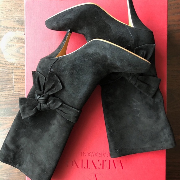 Cute bow black suede booties - Picture 2 of 4